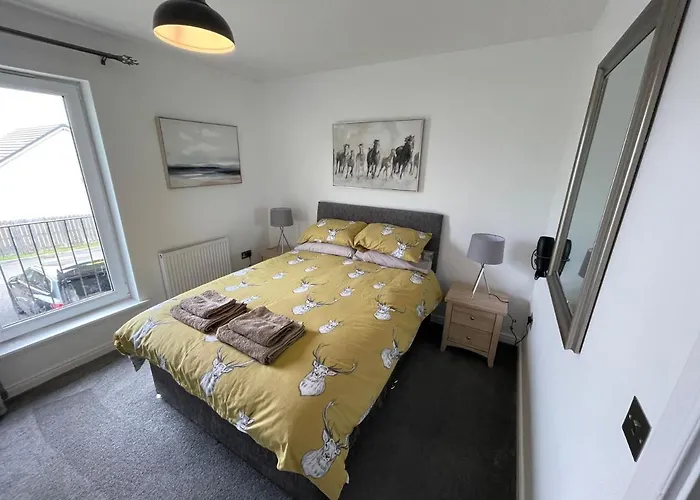 Gorsebank Mews, Stylish Modern 2-Bed Townhouse With Private Garden