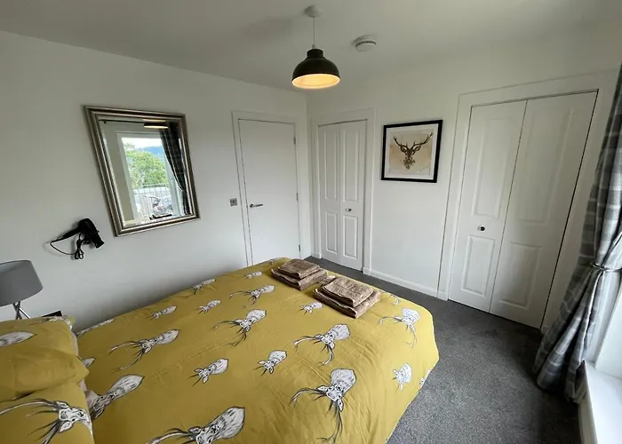 Gorsebank Mews, Stylish Modern 2-Bed Townhouse With Private Garden