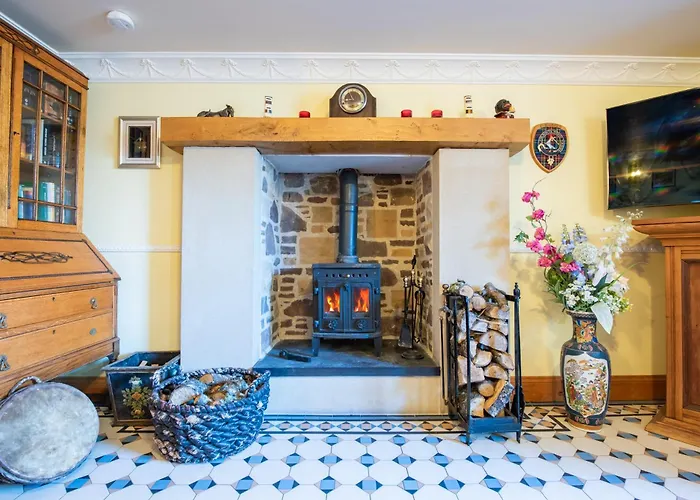 The Doune, Luxury Traditional Country House With Hot Tub
