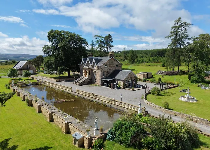 The Doune, Luxury Traditional Country House With Hot Tub
